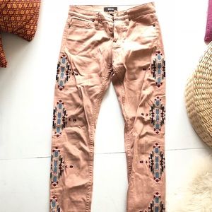 Urban Outfitters Embroidered Jeans in Blush! sz 25
